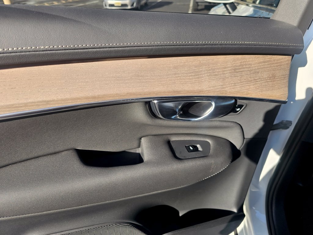 Certified 2025 Volvo XC90 B5 Plus AWD/4WD image 13