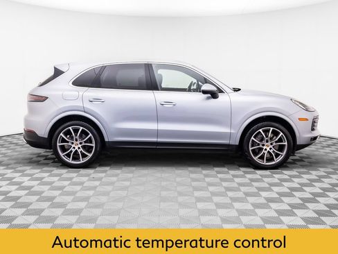 Used 2023 Porsche Cayenne AWD/4WD image 7