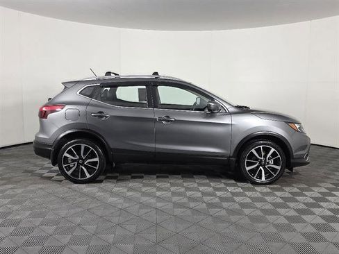 Used 2017 Nissan Rogue Sport SL w/ SL Premium Package image 2