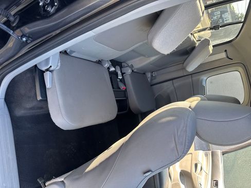 Used 2015 Toyota Tacoma 4x4 Access Cab V6 w/ TRD Sport Package image 36