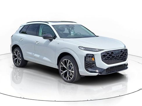 New 2026 Audi Q3 quattro 2.0T AWD/4WD image 1