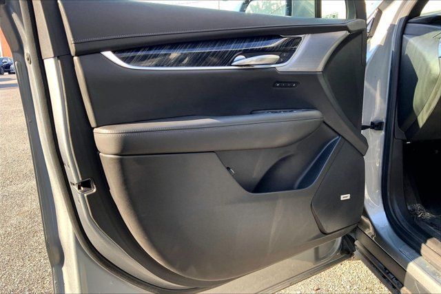 Used 2024 Cadillac XT6 Premium Luxury w/ Technology Package AWD/4WD image 23