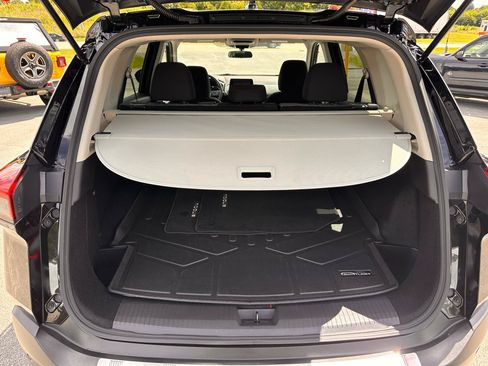 Used 2023 Nissan Rogue SV FWD image 35