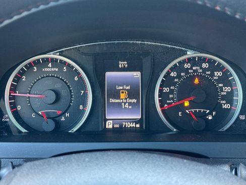 Used 2017 Toyota Camry SE image 28