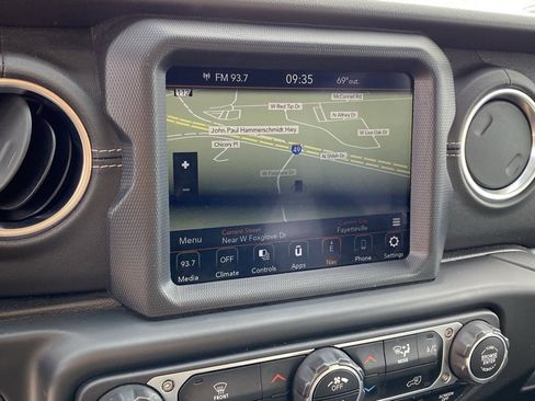 Used 2023 Jeep Wrangler Unlimited Sahara image 18