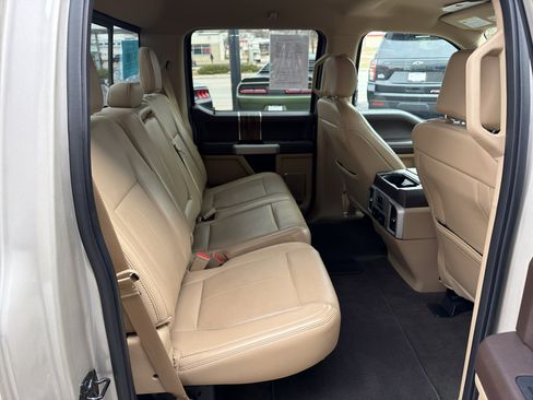 Used 2018 Ford F150 Lariat w/ Equipment Group 502A Luxury AWD/4WD image 10