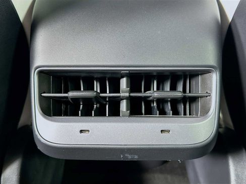 Used 2021 Tesla Model Y Long Range image 24