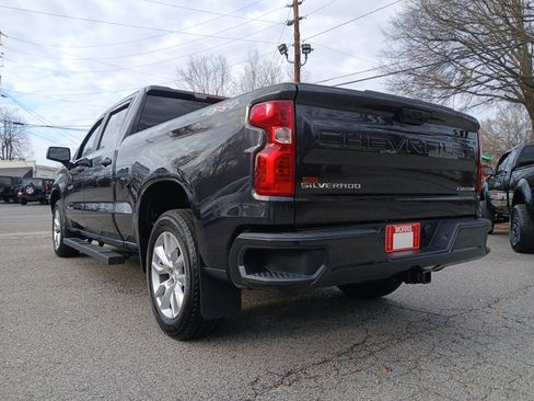Used 2022 Chevrolet Silverado 1500 Custom image 9