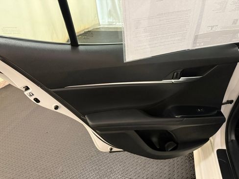 Used 2018 Toyota Camry SE image 25