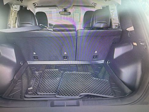 Used 2019 Jeep Cherokee Trailhawk w/ Cold Weather Group AWD/4WD image 13