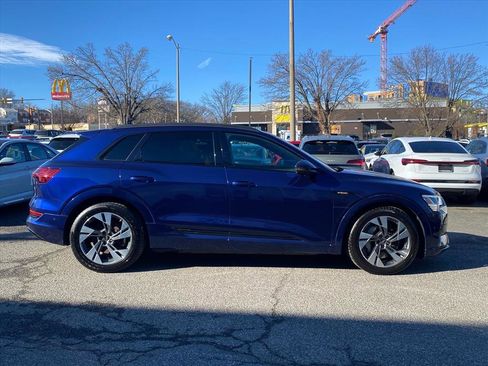Used 2022 Audi e-tron Premium image 2