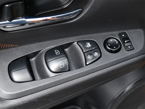 Used 2022 Nissan Kicks SR w/ Interior Electronics Package image 4