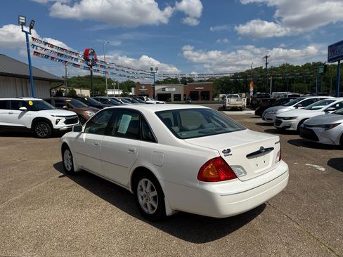 Used 2001 Toyota Avalon XLS FWD image 4