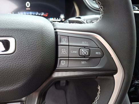 Certified 2023 Jeep Grand Cherokee Laredo w/ Luxury Tech Group I image 20