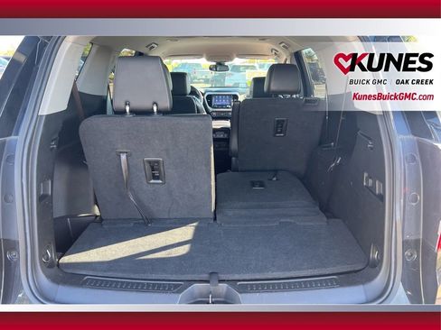 Used 2023 GMC Acadia SLT image 7