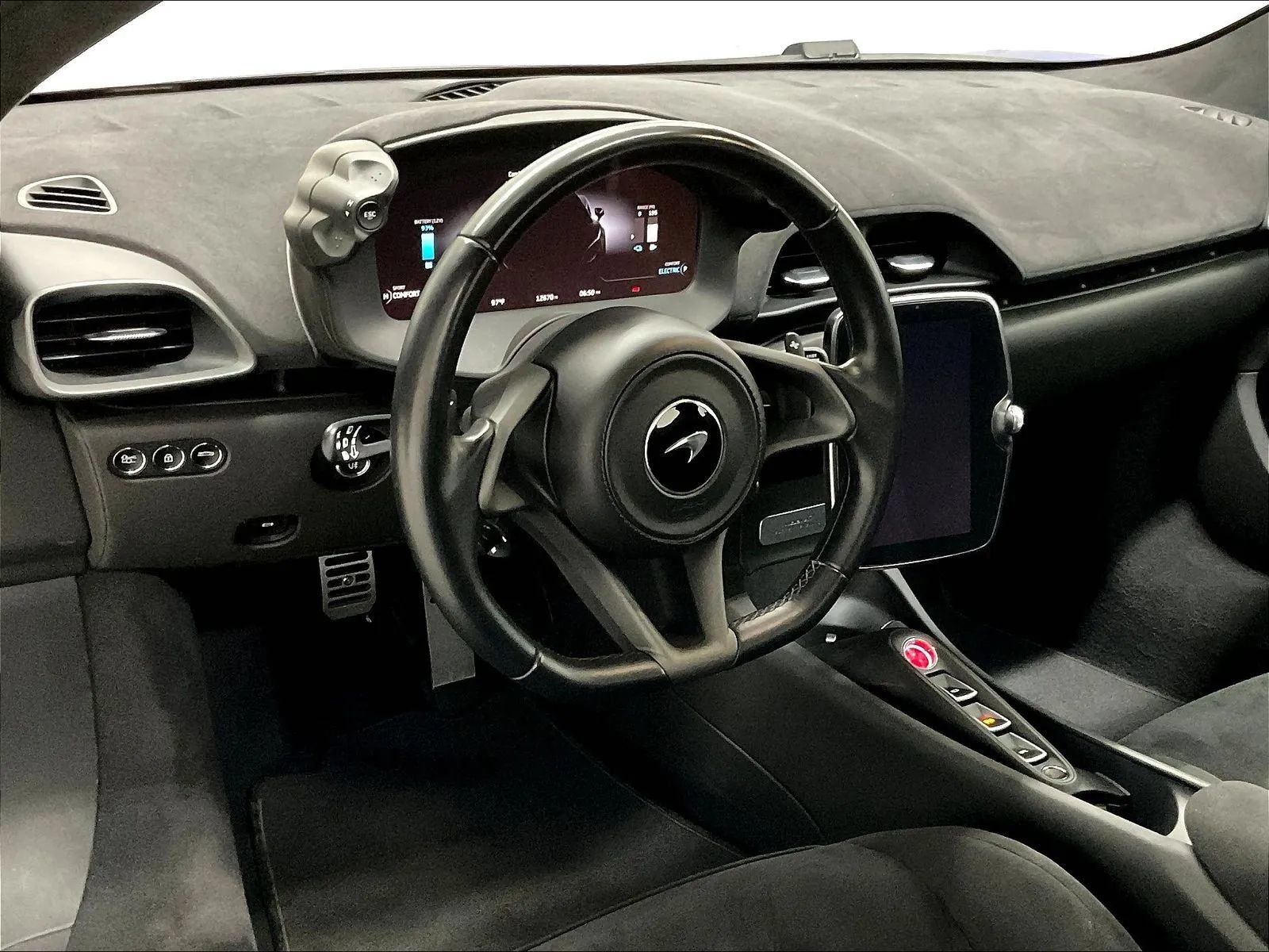 Used 2023 McLaren Artura RWD image 8