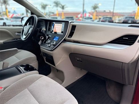 Used 2015 Toyota Sienna LE image 22
