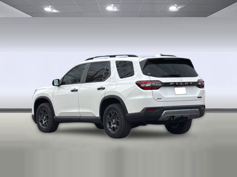 New 2026 Honda Pilot TrailSport image 3