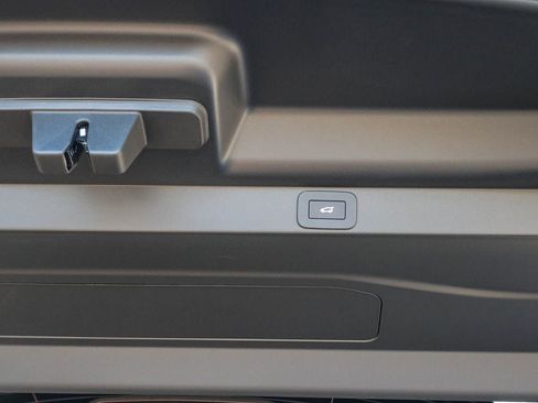 Used 2025 BMW X5 M Competition w/ Executive Package image 29