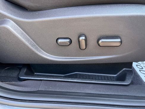 Used 2017 Ford Escape Titanium FWD image 31