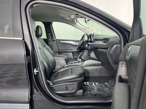 Used 2025 Ford Escape Platinum image 32