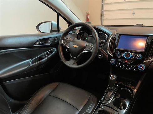 Used 2017 Chevrolet Cruze LT image 13