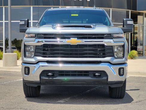 Used 2025 Chevrolet Silverado 2500 LT AWD/4WD image 3