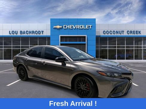 Used 2021 Toyota Camry SE FWD image 2