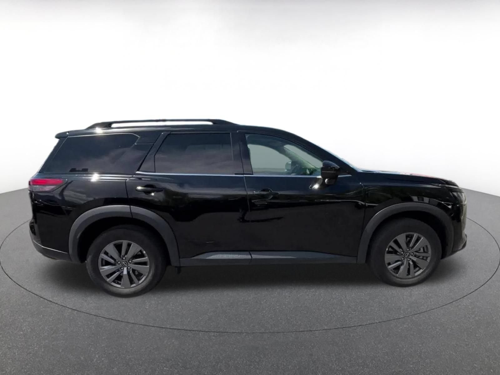 Used 2025 Nissan Pathfinder SV AWD/4WD image 15