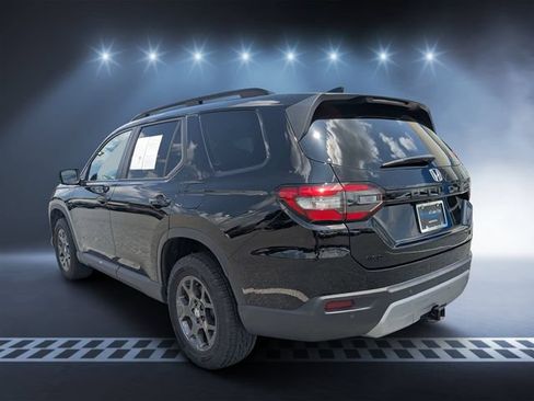 Used 2024 Honda Pilot TrailSport image 5