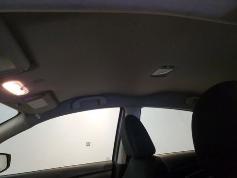 Used 2017 Nissan Versa SV w/ SV Special Edition Package image 22