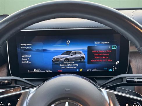 Used 2024 Mercedes-Benz GLC 300 4MATIC image 21