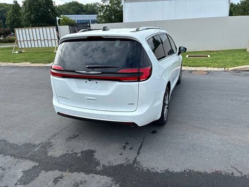 Used 2026 Chrysler Pacifica Pinnacle AWD/4WD image 11