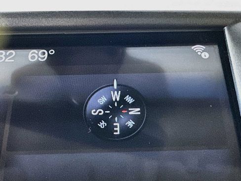 Used 2016 Lincoln MKS AWD image 19