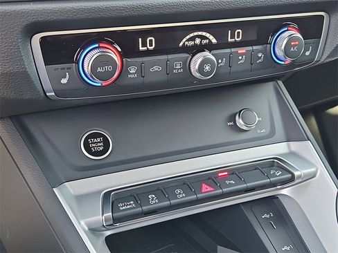 New 2025 Audi Q3 2.0T Premium image 27