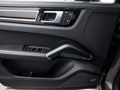 Certified 2022 Porsche Cayenne GTS AWD/4WD image 17