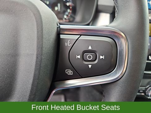 Used 2022 Volvo XC40 T5 Momentum image 11