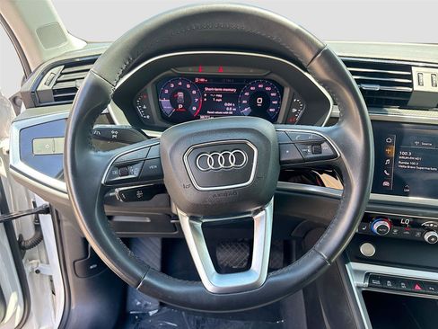 Used 2019 Audi Q3 2.0T Premium w/ Convenience Package AWD/4WD image 11