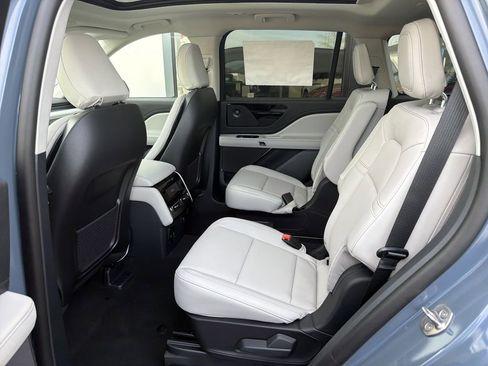 New 2026 Lincoln Aviator AWD image 6