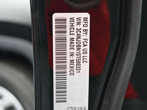 Used 2025 Jeep Compass Latitude image 16