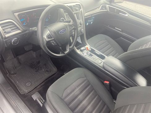 Used 2017 Ford Fusion SE image 10
