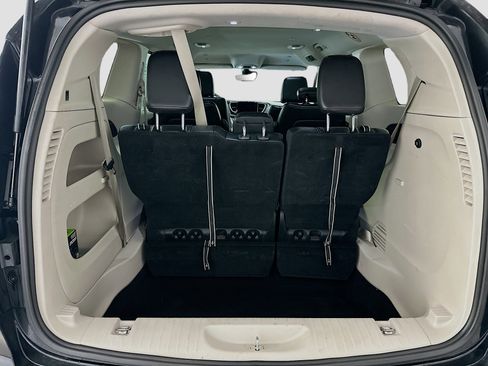 Used 2024 Chrysler Pacifica Touring-L image 30