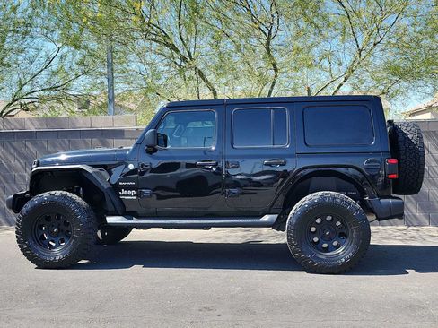 Used 2018 Jeep Wrangler Unlimited Sahara AWD/4WD image 5