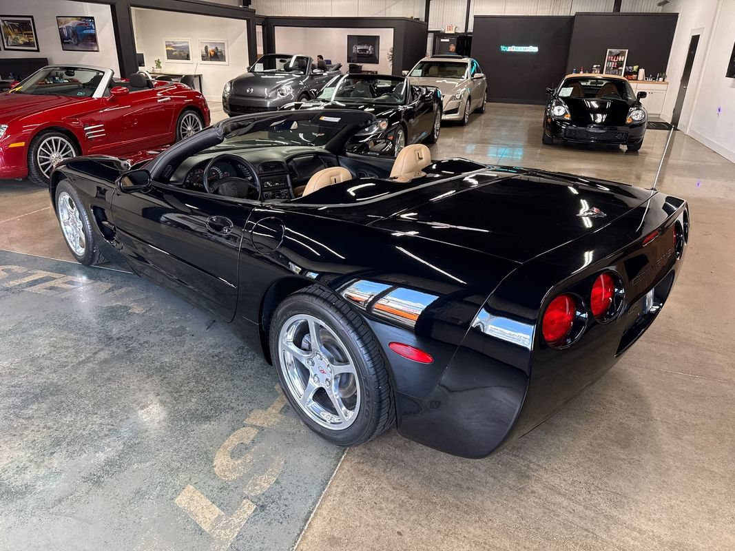 Used 2002 Chevrolet Corvette Convertible w/ Preferred Equipment Group2 RWD image 8
