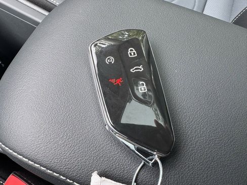 New 2025 Volkswagen Tiguan SE image 35