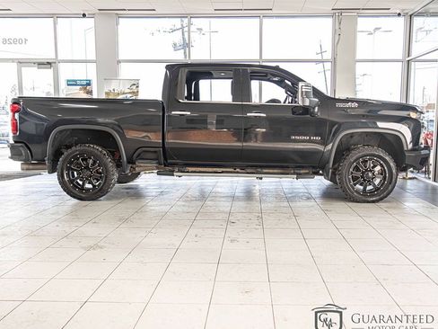 Used 2023 Chevrolet Silverado 3500 High Country w/ Z71 Off-Road Package image 9