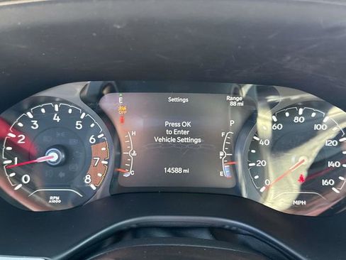 Used 2024 Jeep Compass Limited w/ Sun and Sound Group image 29