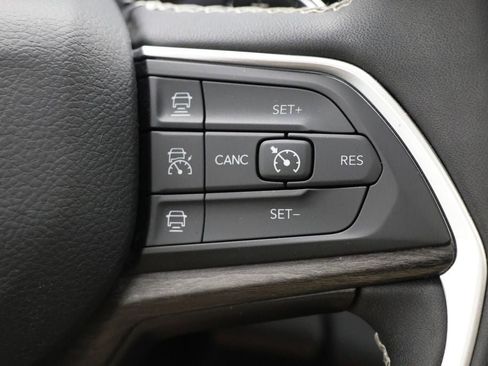 Used 2023 Jeep Grand Cherokee 30th Anniversary image 22