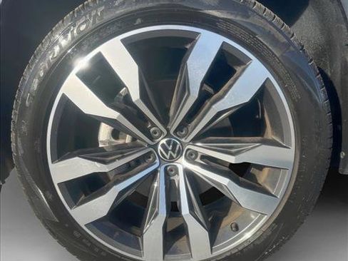 Used 2022 Volkswagen Atlas SEL Premium image 19