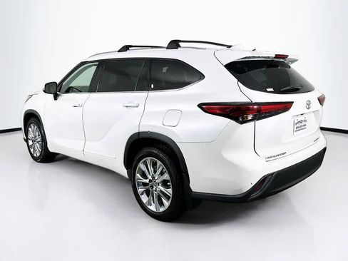 Used 2022 Toyota Highlander Limited AWD/4WD image 4